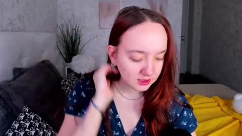 Snapshot of andrea_svel chatting on December 4, 1:04 am Andrea hereGMT7Mon Tue Wen ThFri Sat Su 0300am-0900am. online show from December 4, 1:04 am