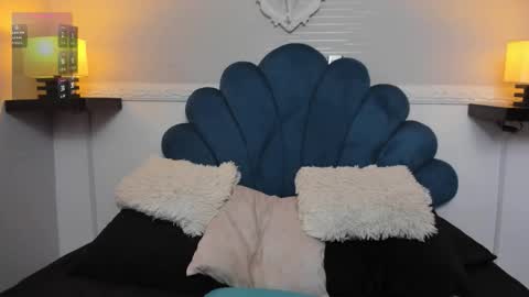 andreahgil online show from February 12, 1:06 pm