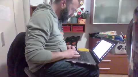 Snapshot of andrecool979 chatting on February 23, 7:50 am Andre online show from February 23, 7:50 am