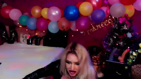 Snapshot of andreeajj chatting on January 1, 2:51 am andreeajj online show from January 1, 2:51 am