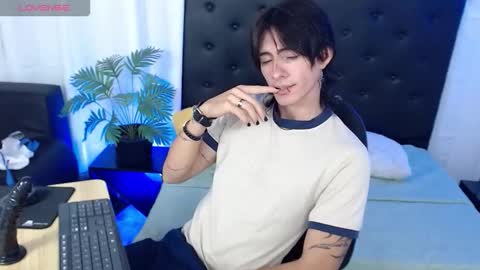 Snapshot of andreey50 chatting on November 19, 1:44 pm Andrey online show from November 19, 1:44 pm