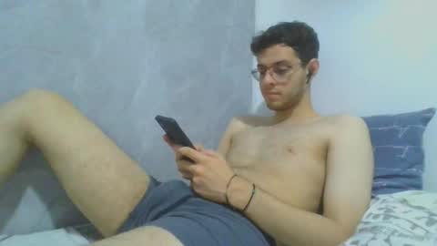 Snapshot of andres129494 chatting on December 19, 3:13 am andres129494 online show from December 19, 3:13 am