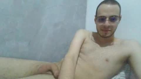 Snapshot of andres129494 chatting on February 6, 1:32 am andres129494 online show from February 6, 1:32 am