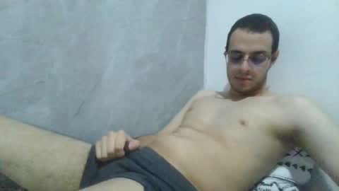 Snapshot of andres129494 chatting on March 10, 1:54 am andres129494 online show from March 10, 1:54 am