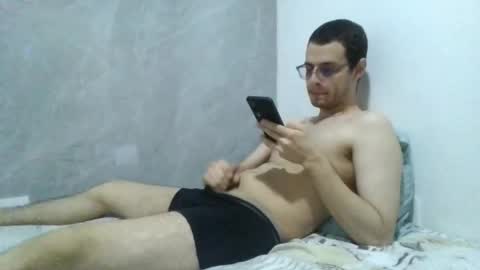 Snapshot of andres129494 chatting on March 28, 2:00 am andres129494 online show from March 28, 2:00 am