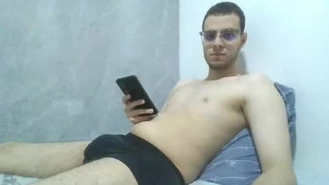 Snapshot of andres129494 chatting on April 13, 1:44 am andres129494 online show from April 13, 1:44 am