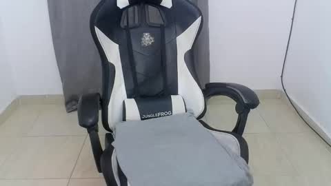 andres180950734 online show from October 13, 10:04 am