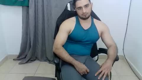 andres180950734 online show from May 30, 12:30 am