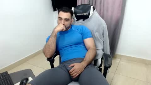 Snapshot of andres180950734 chatting on June 27, 12:22 pm andres180950734 online show from June 27, 12:22 pm