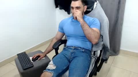Snapshot of andres180950734 chatting on July 2, 11:11 pm andres180950734 online show from July 2, 11:11 pm
