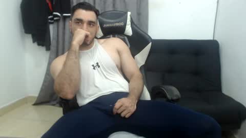 Snapshot of andres180950734 chatting on July 27, 10:17 pm andres180950734 online show from July 27, 10:17 pm