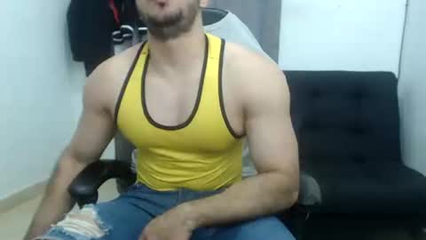 Snapshot of andres180950734 chatting on July 28, 10:42 pm andres180950734 online show from July 28, 10:42 pm
