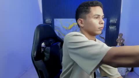 Snapshot of andres1_8 chatting on April 8, 2:44 am IM ANDRES online show from April 8, 2:44 am
