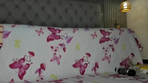 Snapshot of andres1_8 chatting on April 21, 6:20 am IM ANDRES online show from April 21, 6:20 am