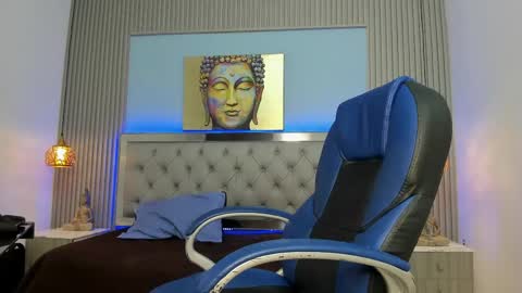 Snapshot of andres1_8 chatting on May 3, 2:06 am IM ANDRES online show from May 3, 2:06 am