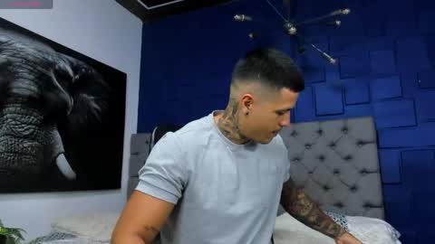 Snapshot of andres_clark chatting on May 24, 3:39 pm insta andres clark online show from May 24, 3:39 pm
