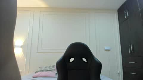 Snapshot of andres_stud chatting on June 13, 4:10 am andres_stud online show from June 13, 4:10 am