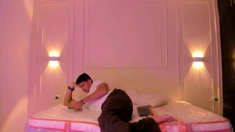 andres_stud online show from June 25, 3:39 am