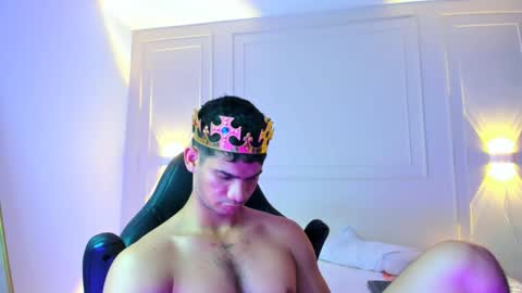 andres_stud online show from June 25, 5:12 am