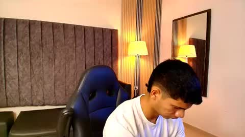 andres_stud online show from August 1, 3:39 am