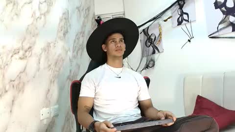 Snapshot of andres_stud777 chatting on October 20, 4:46 am ANDRES online show from October 20, 4:46 am