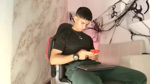 Snapshot of andres_stud777 chatting on October 26, 4:40 am ANDRES online show from October 26, 4:40 am