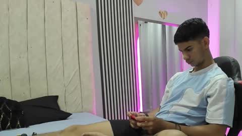 Snapshot of andres_stud777 chatting on November 5, 4:56 am ANDRES online show from November 5, 4:56 am