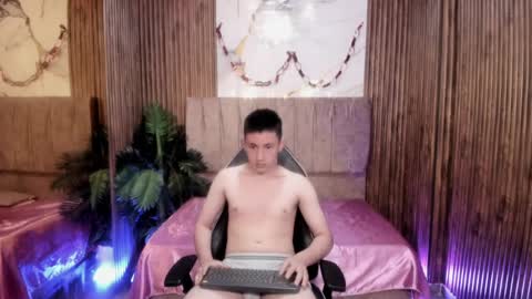 andres_tay online show from April 6, 3:02 pm
