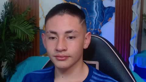 andres_tay online show from April 25, 2:36 am