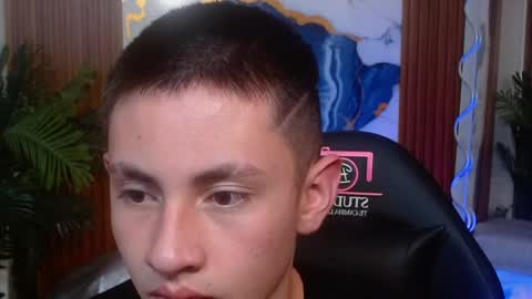 andres_tay online show from May 2, 2:27 am