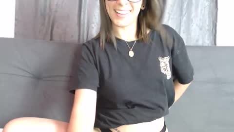 Snapshot of andresgiraldo1 chatting on December 5, 12:19 am Isa --------- online show from December 5, 12:19 am