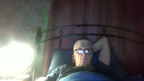 Snapshot of andrew160258 chatting on June 6, 12:27 am Andrew online show from June 6, 12:27 am