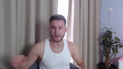 Snapshot of andrew2305 chatting on October 17, 8:39 am Justin Andrew online show from October 17, 8:39 am