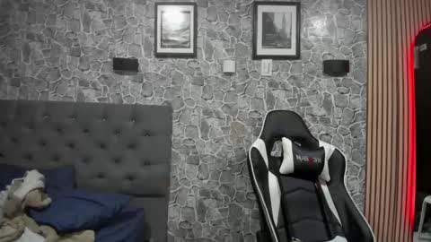 Snapshot of andrew_2811 chatting on September 9, 7:41 am andrew_2811 online show from September 9, 7:41 am