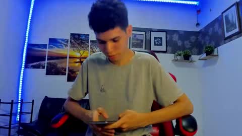 Snapshot of andrew_2811 chatting on September 21, 5:31 am andrew_2811 online show from September 21, 5:31 am