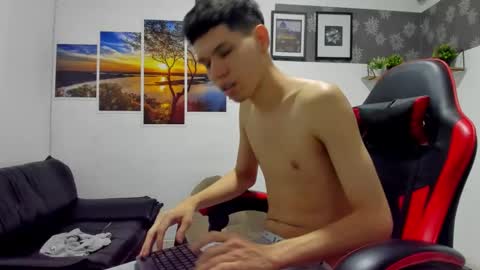 Snapshot of andrew_2811 chatting on October 16, 5:30 am andrew_2811 online show from October 16, 5:30 am