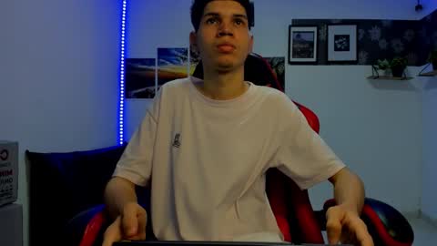 Snapshot of andrew_2811 chatting on October 25, 10:04 pm andrew_2811 online show from October 25, 10:04 pm