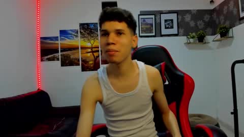 Snapshot of andrew_2811 chatting on November 8, 5:07 am andrew_2811 online show from November 8, 5:07 am