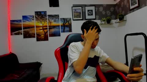 Snapshot of andrew_2811 chatting on November 10, 6:12 am andrew_2811 online show from November 10, 6:12 am