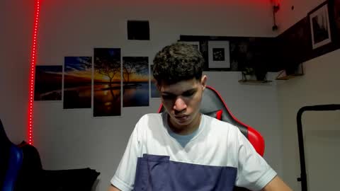 Snapshot of andrew_2811 chatting on November 12, 5:30 am andrew_2811 online show from November 12, 5:30 am