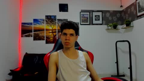 Snapshot of andrew_2811 chatting on December 2, 5:57 am andrew_2811 online show from December 2, 5:57 am