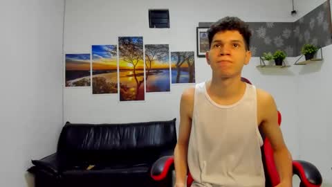 Snapshot of andrew_2811 chatting on December 18, 7:14 am andrew_2811 online show from December 18, 7:14 am