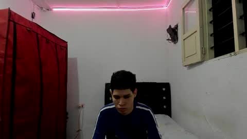andrew_2811 online show from April 21, 12:12 am