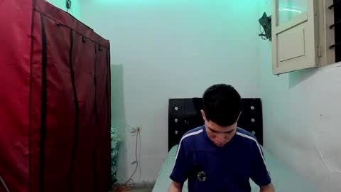andrew_2811 online show from May 4, 1:23 am