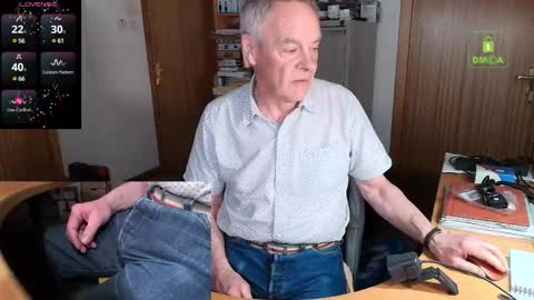 Snapshot of andrew_9999 chatting on March 12, 12:42 am Andrew online show from March 12, 12:42 am