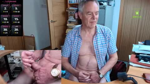 Snapshot of andrew_9999 chatting on October 5, 1:53 pm Andrew online show from October 5, 1:53 pm