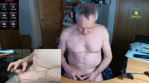 Snapshot of andrew_9999 chatting on January 7, 3:09 am Andrew online show from January 7, 3:09 am