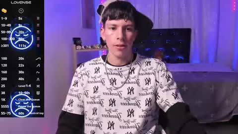 andrew_angels online show from December 17, 9:39 am