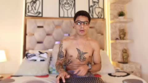 andrew_haalls online show from November 15, 9:00 pm