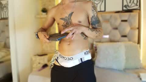 Snapshot of andrew_haalls chatting on November 26, 11:50 pm andrew_haalls online show from November 26, 11:50 pm